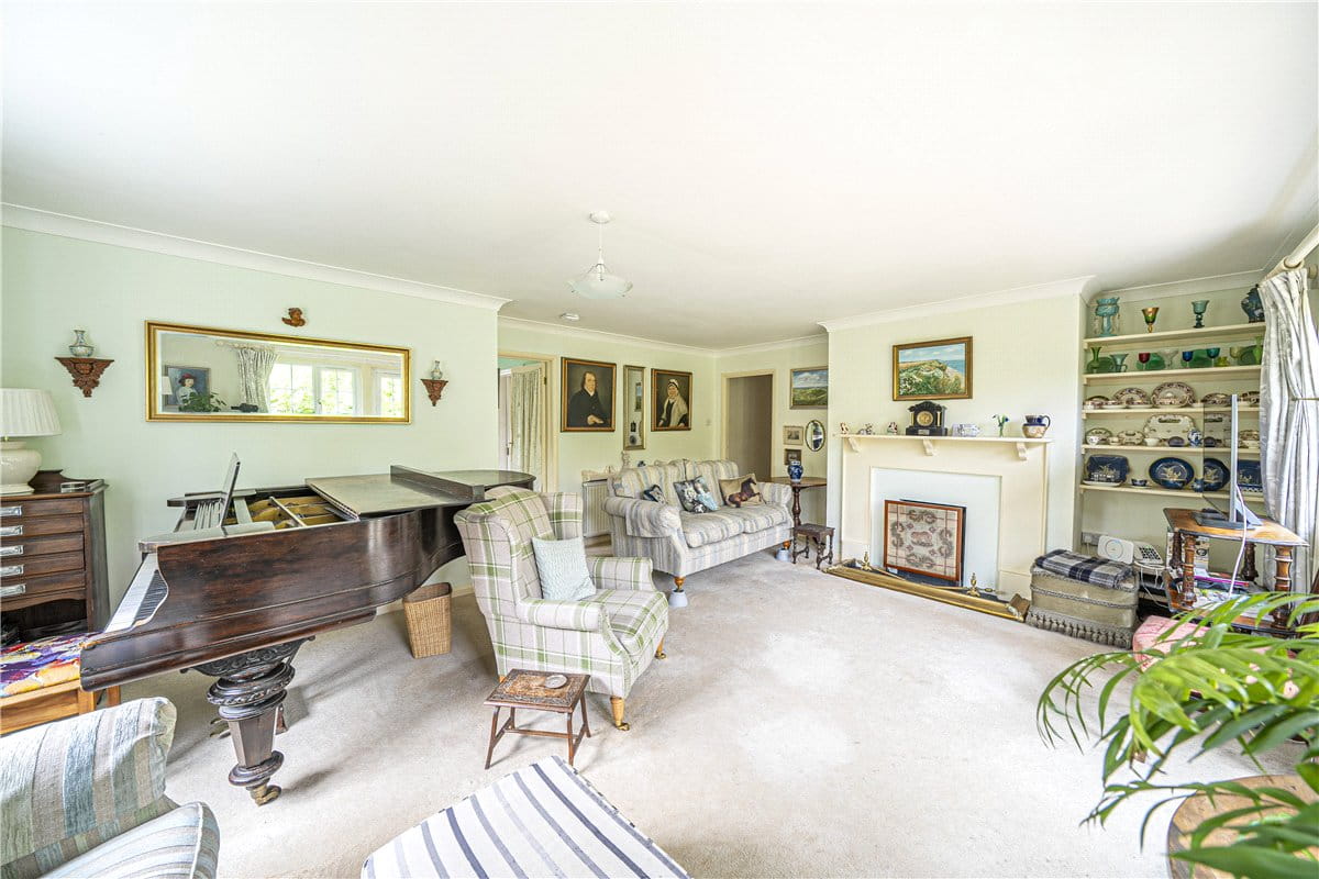 3 bedroom bungalow, Paddock Field, Chilbolton SO20 - Available