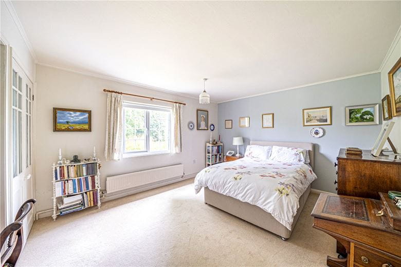 3 bedroom bungalow, Paddock Field, Chilbolton SO20 - Available