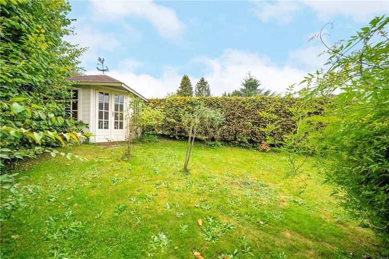 3 bedroom bungalow, Paddock Field, Chilbolton SO20 - Available