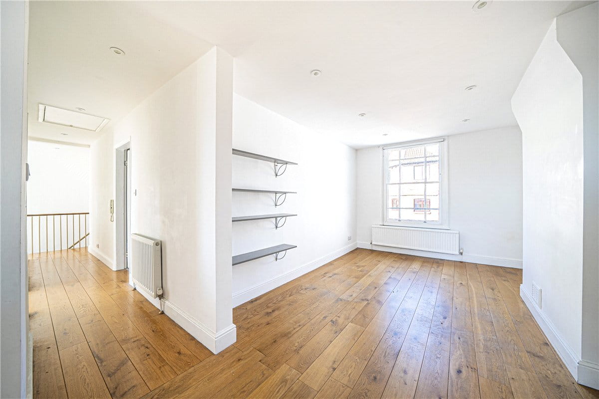 3 bedroom flat, Hyde Street, Winchester SO23 - Available