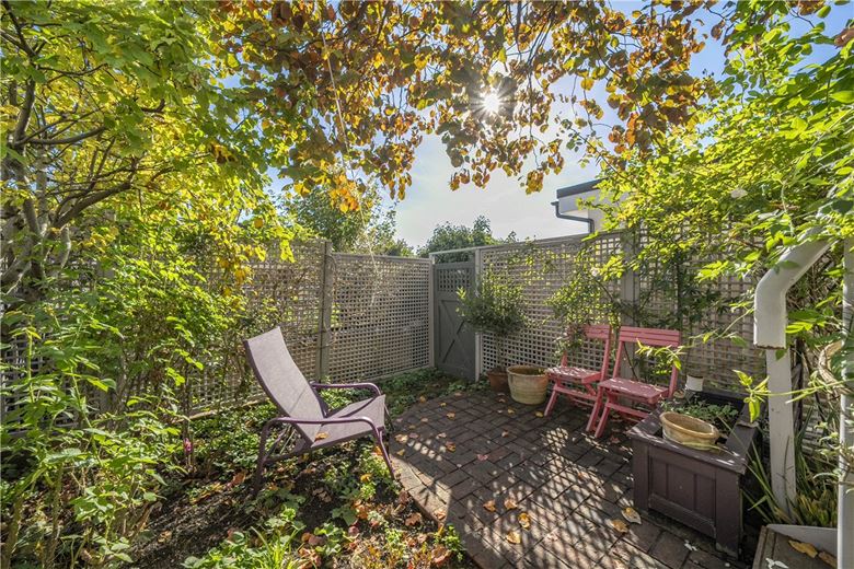 3 bedroom flat, Hyde Street, Winchester SO23 - Available