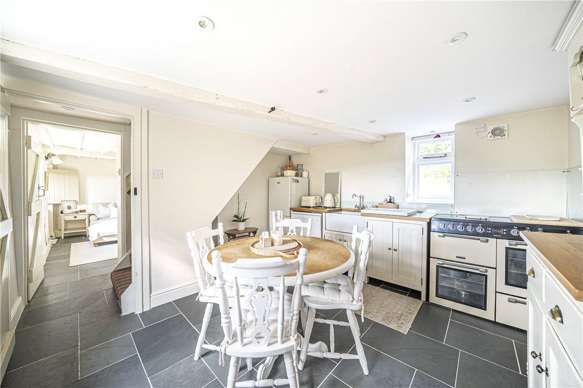 2 bedroom cottage, Kilmeston, Alresford SO24 - Available