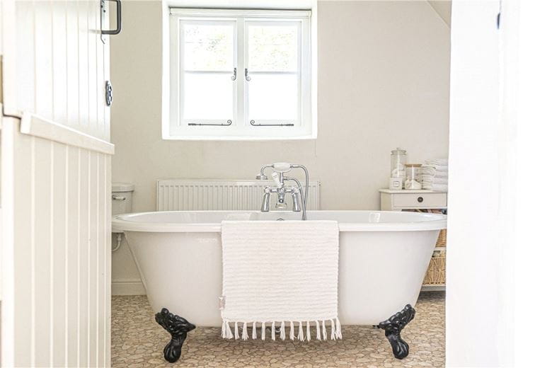 2 bedroom cottage, Kilmeston, Alresford SO24 - Available