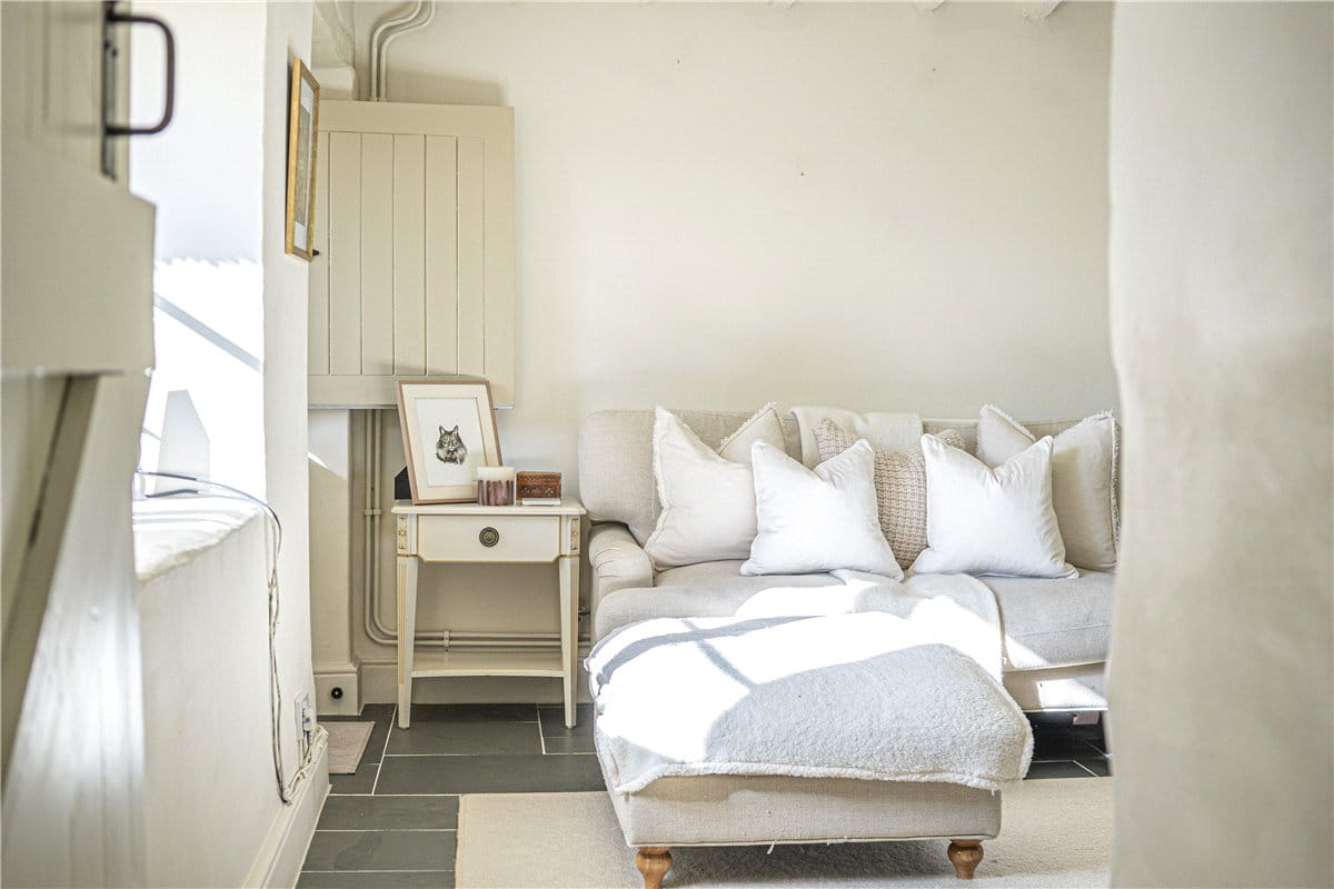 2 bedroom cottage, Kilmeston, Alresford SO24 - Available