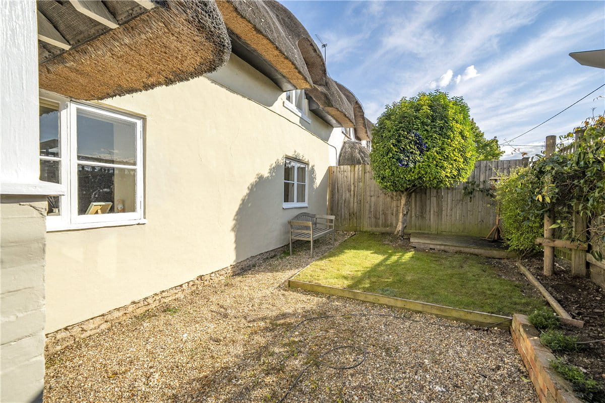 2 bedroom cottage, Kilmeston, Alresford SO24 - Available