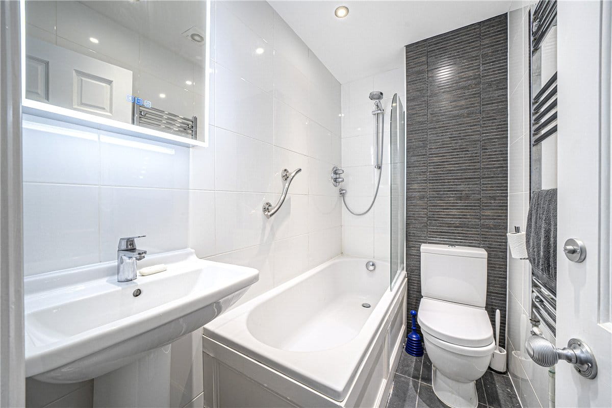 1 bedroom flat, St. Peter Street, Winchester SO23 - Available