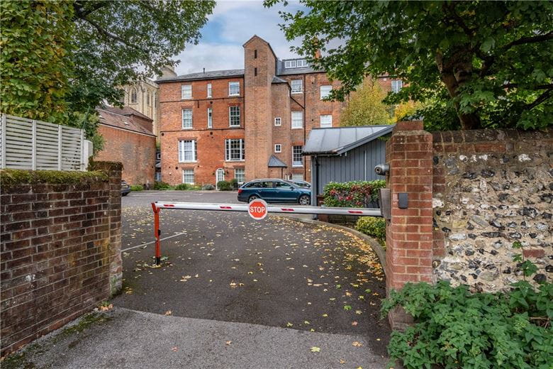 1 bedroom flat, St. Peter Street, Winchester SO23 - Available