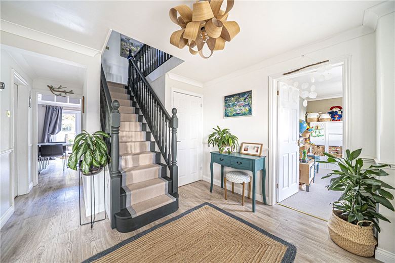 4 bedroom house, Lapwing Rise, Whitchurch RG28 - Available