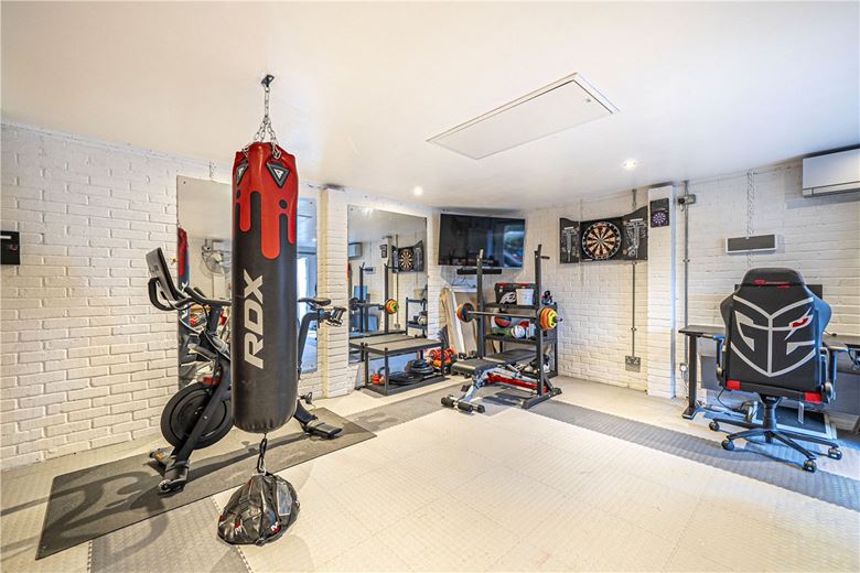 4 bedroom house, Lapwing Rise, Whitchurch RG28 - Available