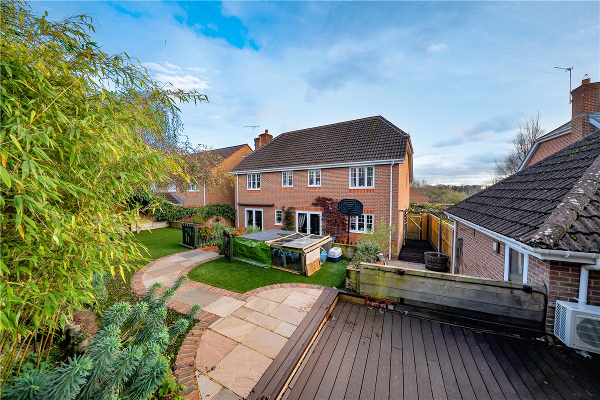 4 bedroom house, Lapwing Rise, Whitchurch RG28 - Available