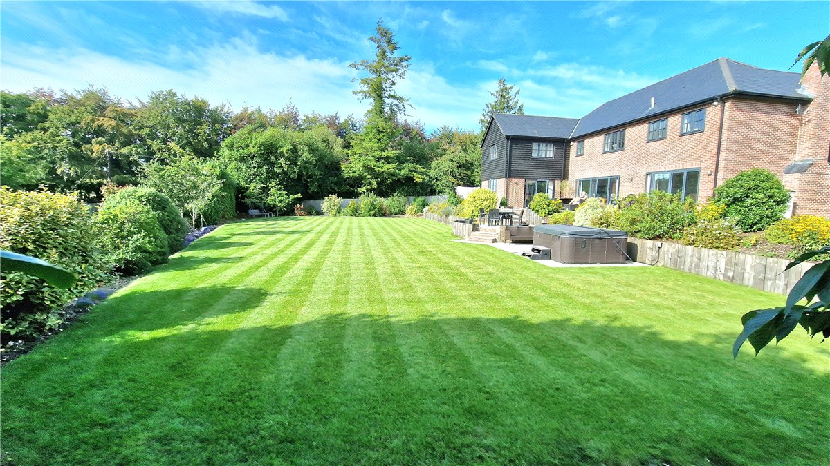 4 bedroom house, Stockbridge Road, Lopcombe SP5 - Available