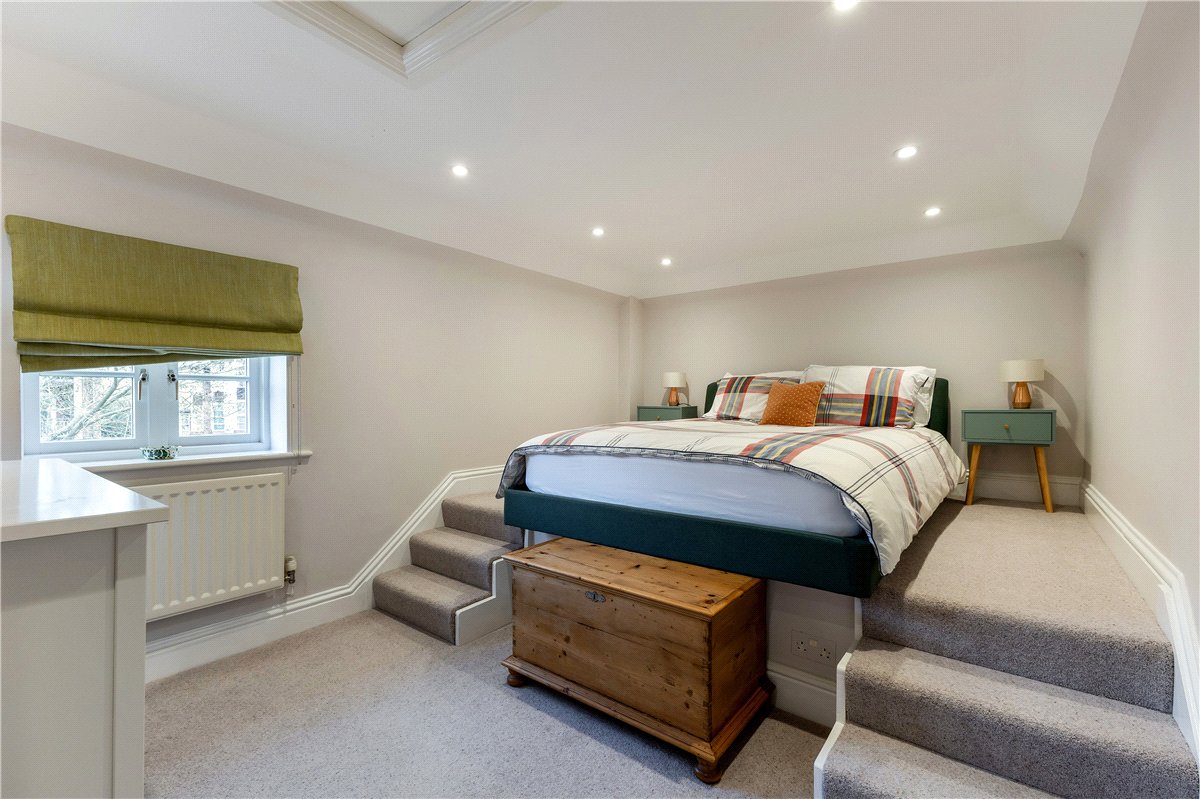 3 bedroom house, St. Cross Road, Winchester SO23 - Available