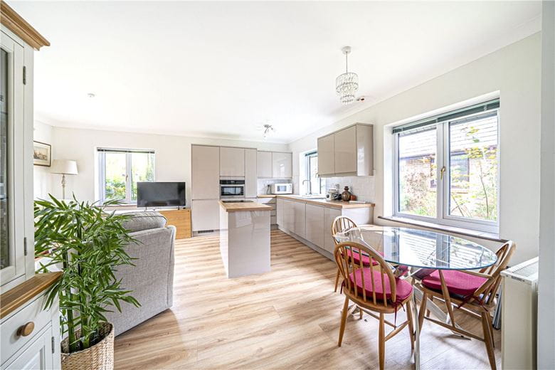 2 bedroom bungalow, Old Parsonage Court, Otterbourne SO21 - Available