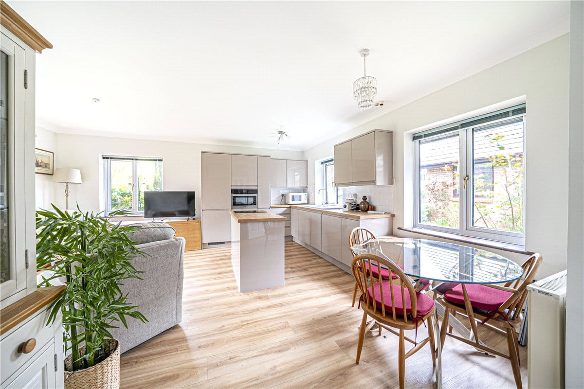 2 bedroom bungalow, Old Parsonage Court, Otterbourne SO21 - Available