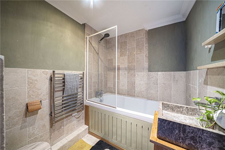 5 bedroom house, West Street, Hambledon PO7 - Available