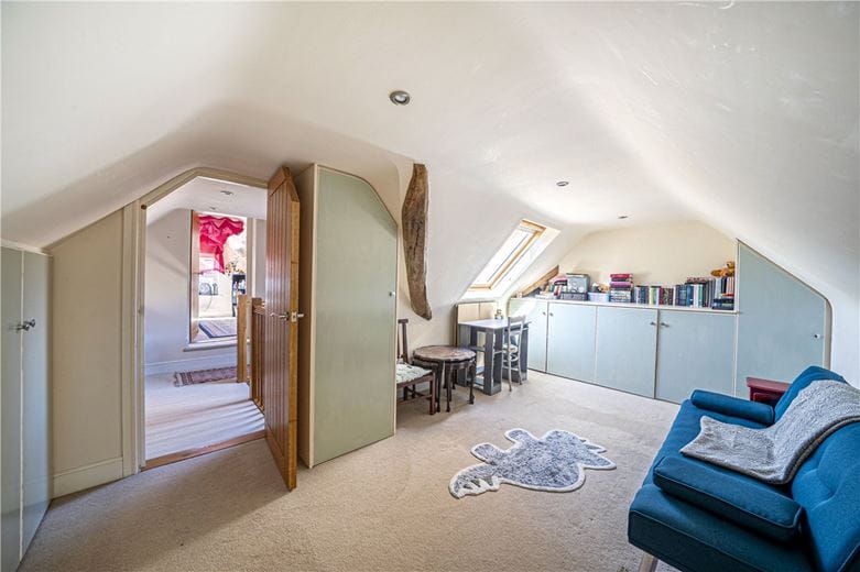 5 bedroom house, West Street, Hambledon PO7 - Available