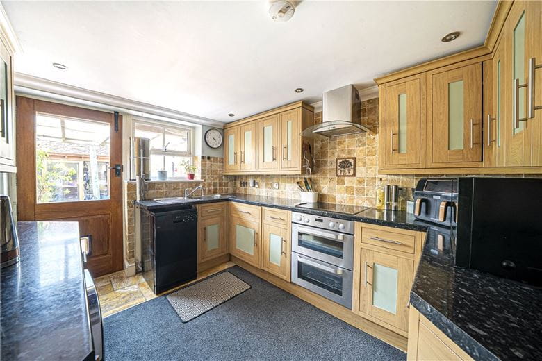 5 bedroom house, West Street, Hambledon PO7 - Available