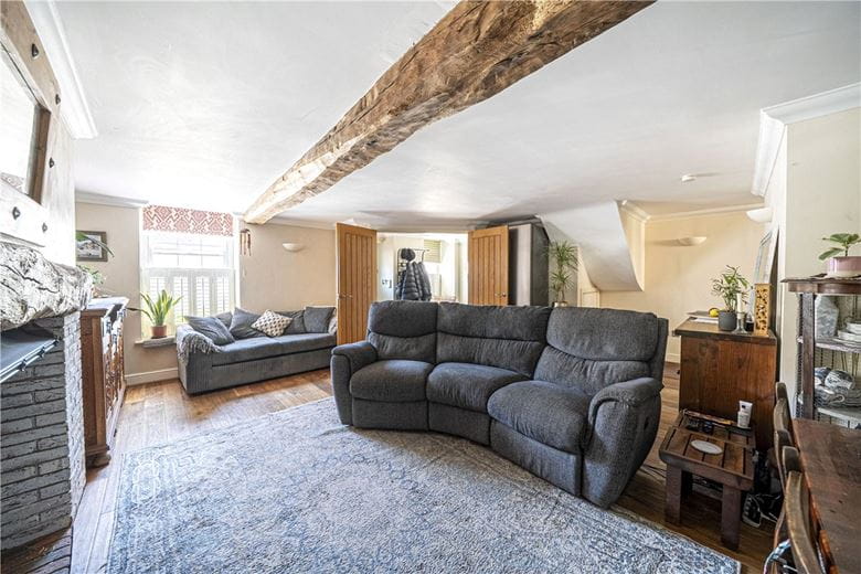 5 bedroom house, West Street, Hambledon PO7 - Available