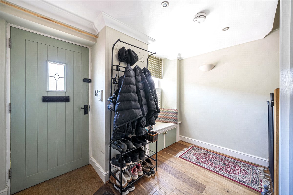 5 bedroom house, West Street, Hambledon PO7 - Available