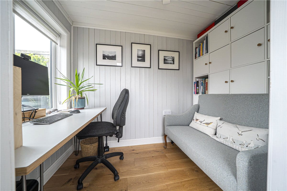 3 bedroom house, Gladstone Terrace, Sugar Lane SP11 - Available