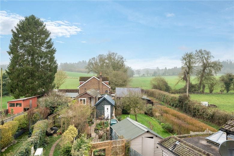 3 bedroom house, Gladstone Terrace, Sugar Lane SP11 - Available