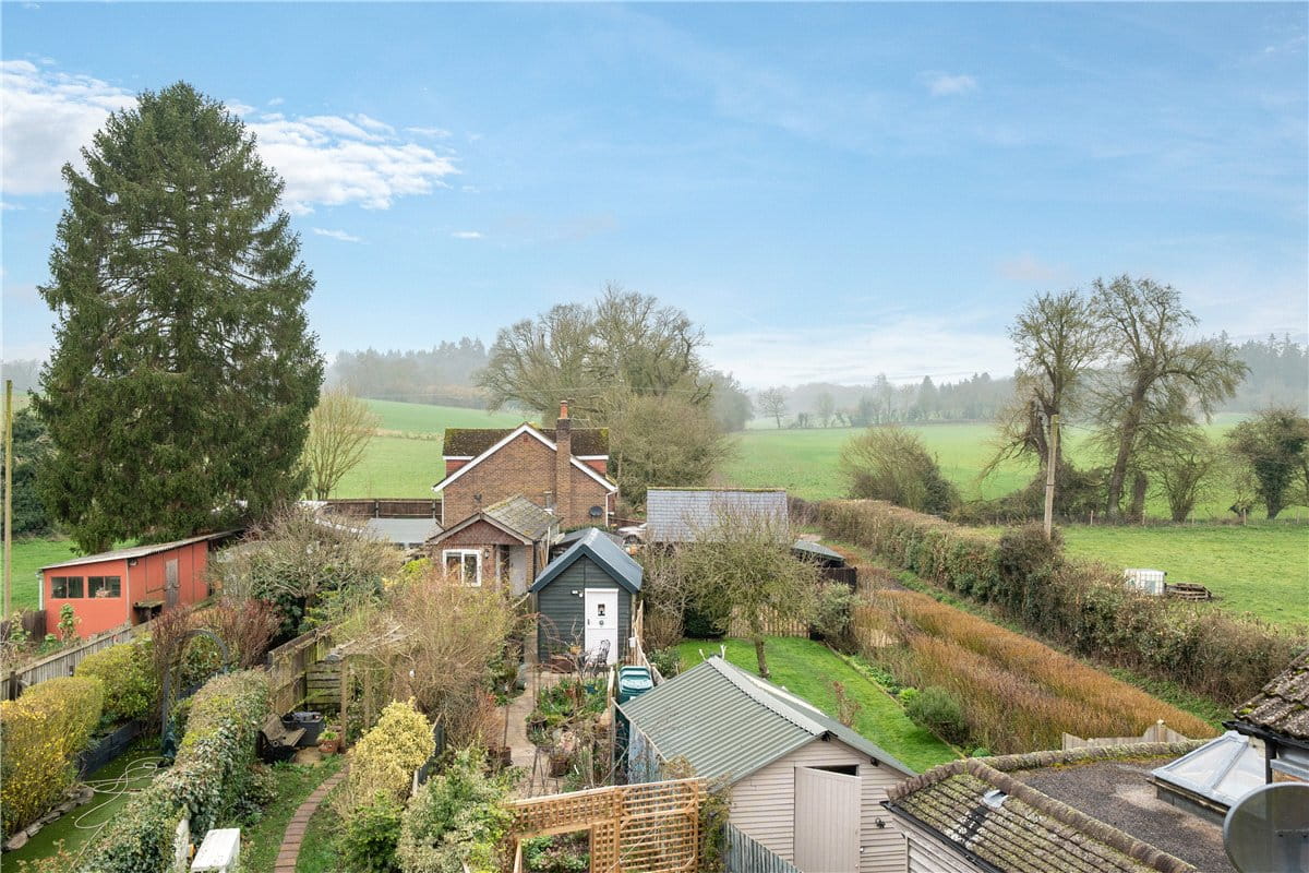 3 bedroom house, Gladstone Terrace, Sugar Lane SP11 - Available