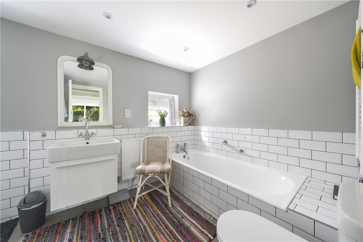 3 bedroom house, West Meon, Petersfield GU32 - Available