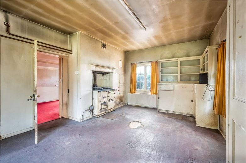 7.6 acres House, Church Road, Aldermaston RG7 - Available