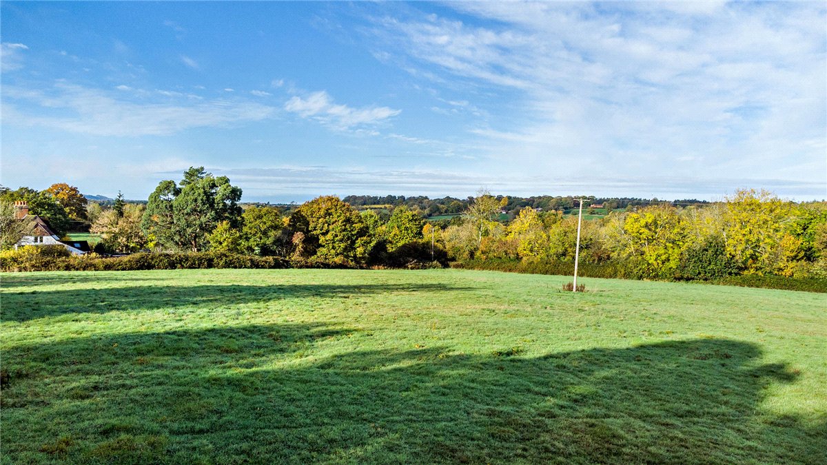 4.2 acres Land, Newbury, Berkshire RG14 - Available