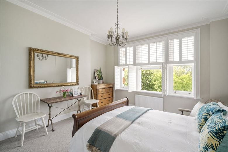 2 bedroom flat, Prince of Wales Drive, London SW11 - Available