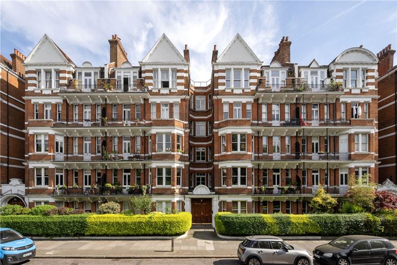 2 bedroom flat, Prince of Wales Drive, London SW11 - Available