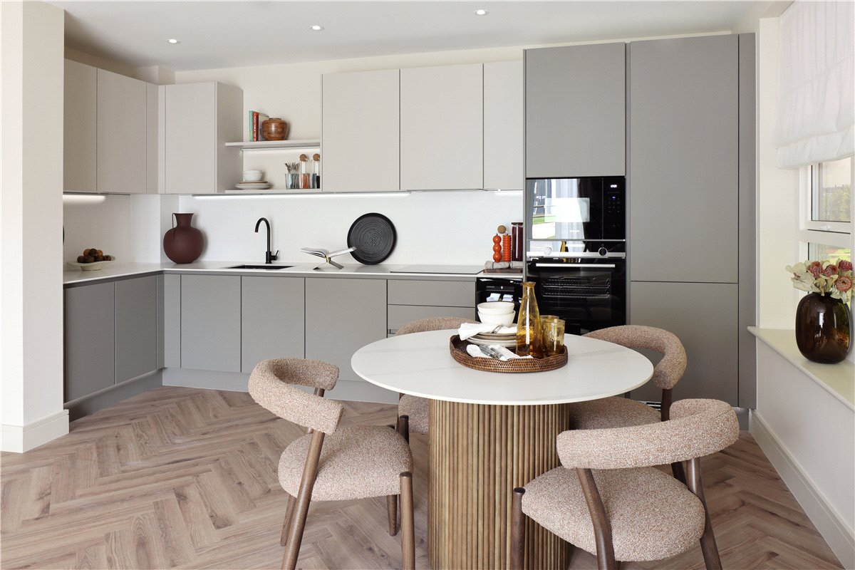 1 bedroom flat, London Square Wandsworth Common, Springfield Drive SW17 - Available