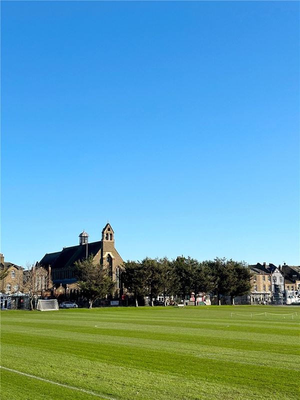 2 bedroom flat, London Square Wandsworth Common, Springfield Drive SW17 - Available