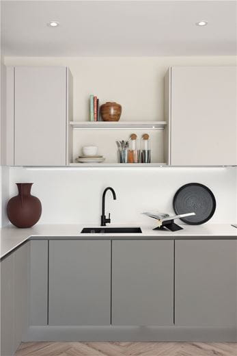 2 bedroom flat, Wandsworth Common, Springfield Drive SW17 - Available