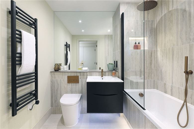 3 bedroom flat, London Square Wandsworth Common, Springfield Drive SW17 - Available