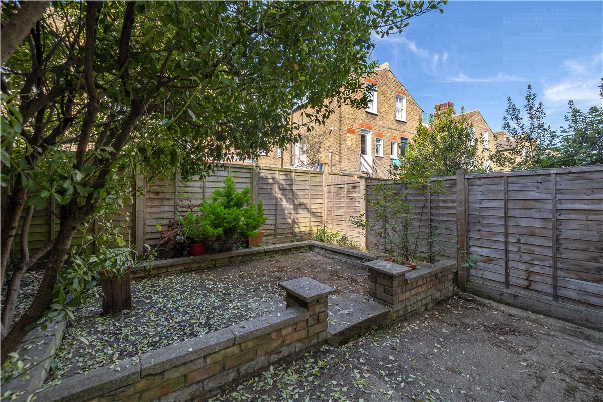 2 bedroom flat, Latchmere Road, London SW11 - Sold