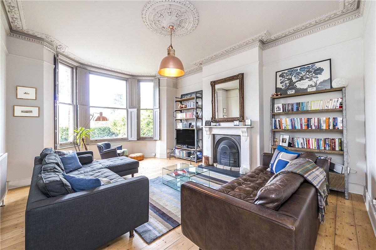 2 bedroom flat, Earlsfield Road, London SW18 - Sold STC