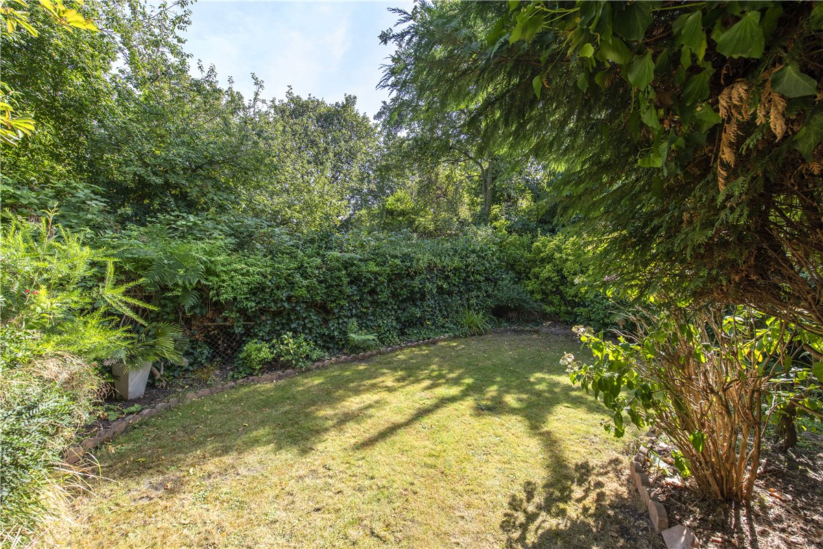 2 bedroom flat, Earlsfield Road, London SW18 - Sold STC