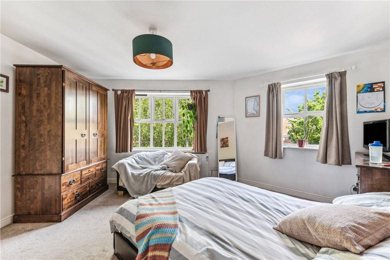 3 bedroom flat, Heritage Park, London SW17 - Sold