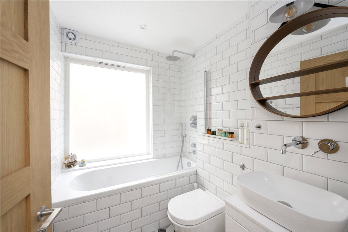 3 bedroom flat, Nightingale Triangle, Balham SW12 - Sold