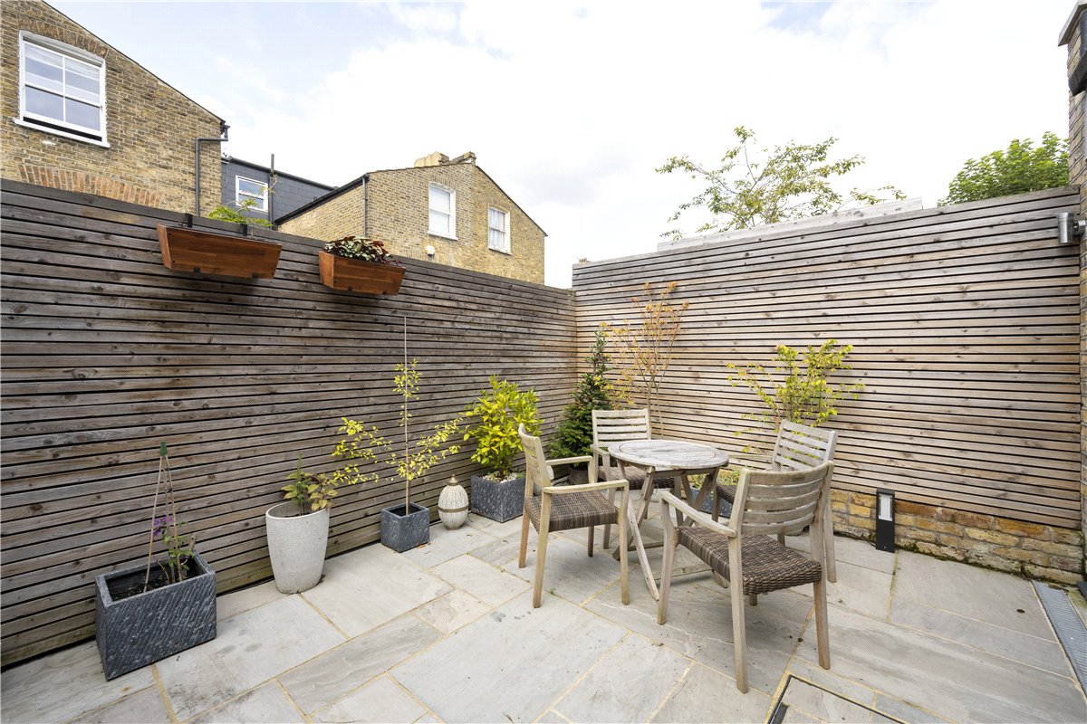 3 bedroom flat, Nightingale Triangle, Balham SW12 - Sold