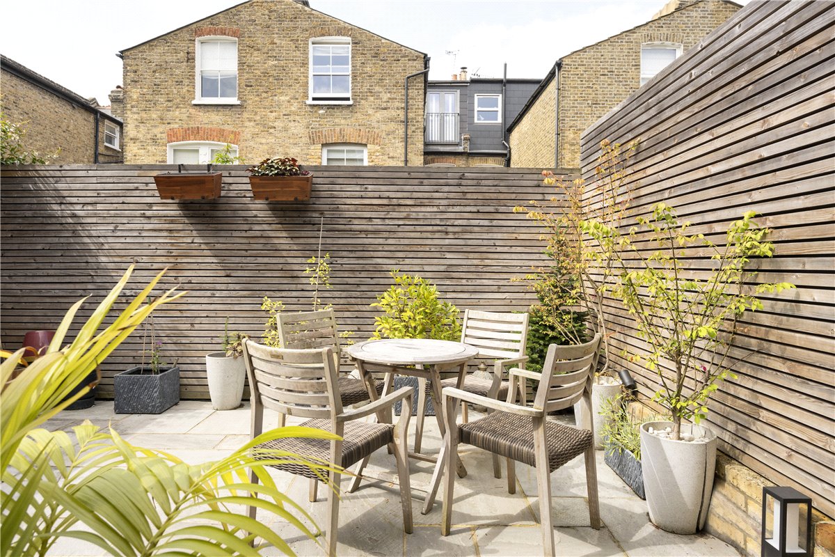 3 bedroom flat, Nightingale Triangle, Balham SW12 - Sold