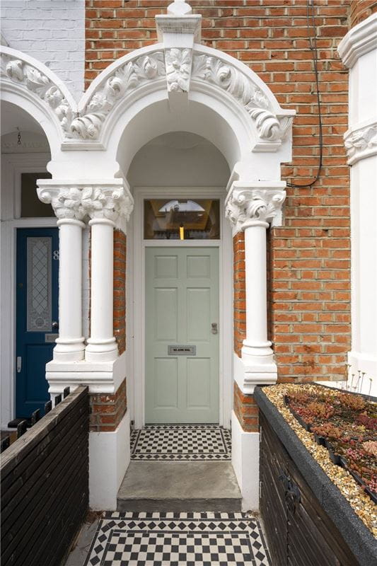 3 bedroom flat, Nightingale Triangle, Balham SW12 - Sold