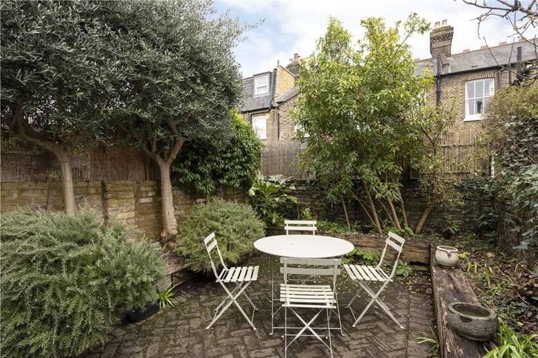 2 bedroom house, Sabine Road, Battersea SW11 - Available