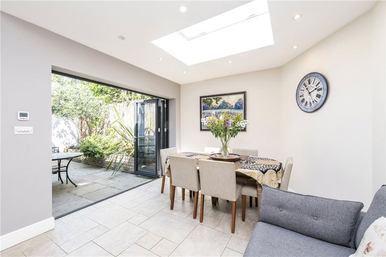 4 bedroom , St. James's Drive, Wandsworth Common SW17 - Available