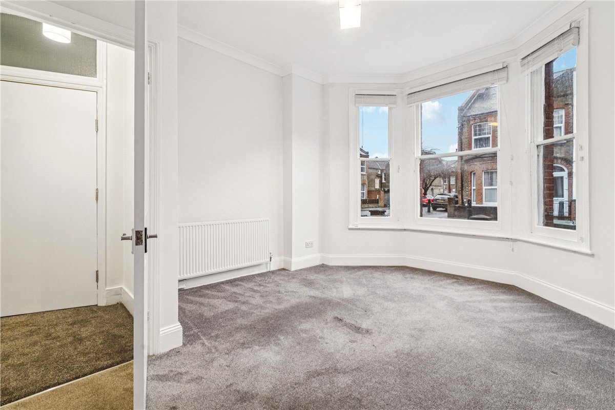 1 bedroom flat, Glenelg Road, London SW2 - Available