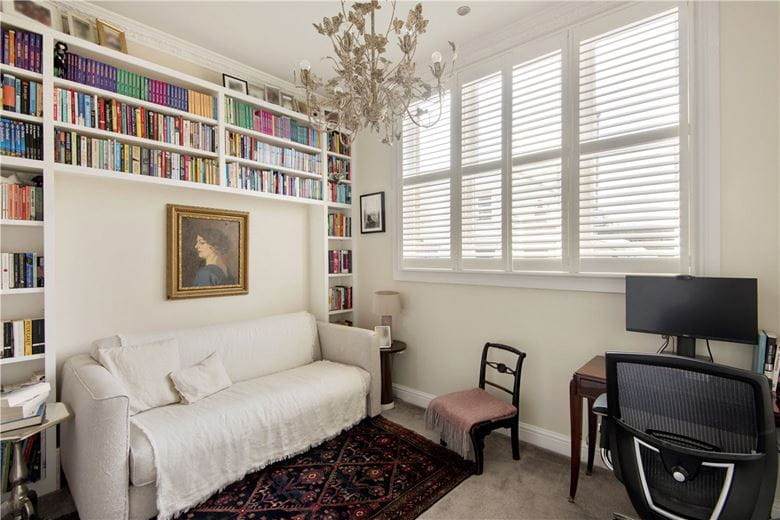 2 bedroom flat, Between The Commons, London SW11 - Available