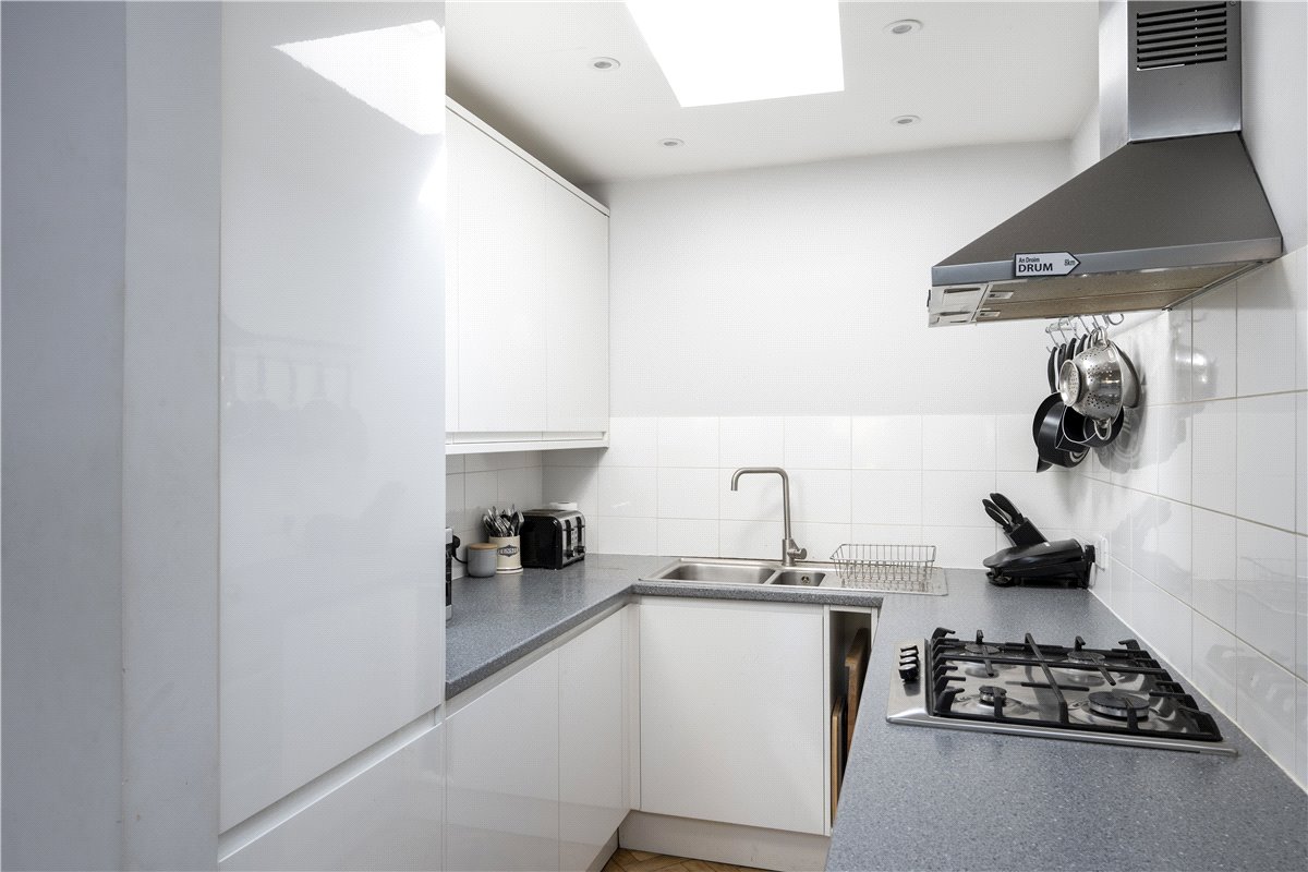 3 bedroom house, Brixton Hill, London SW2 - Available