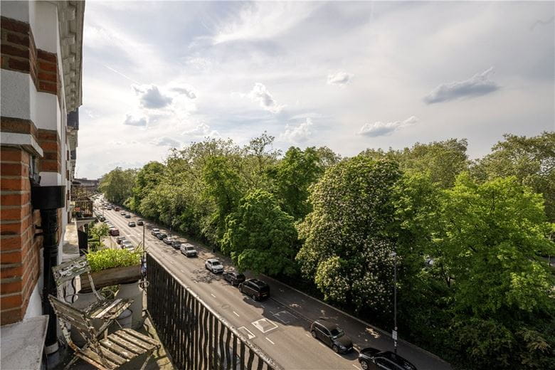 2 bedroom flat, Battersea Park, London SW11 - Available