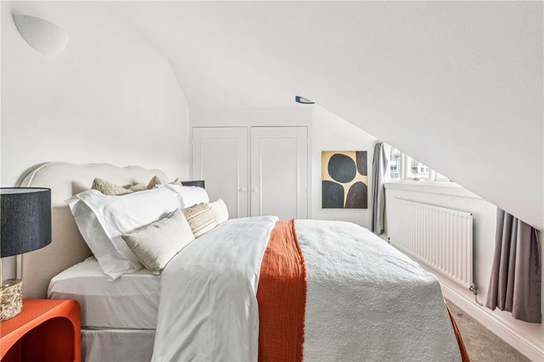 2 bedroom flat, Nottingham Road, Bellevue Village SW17 - Available